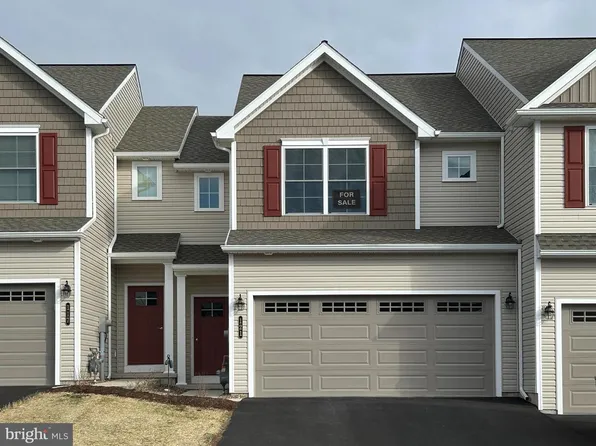 121 Magnolia Dr, Middletown, PA 17057