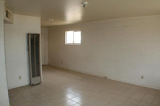 2nd image of 701 W 12th St