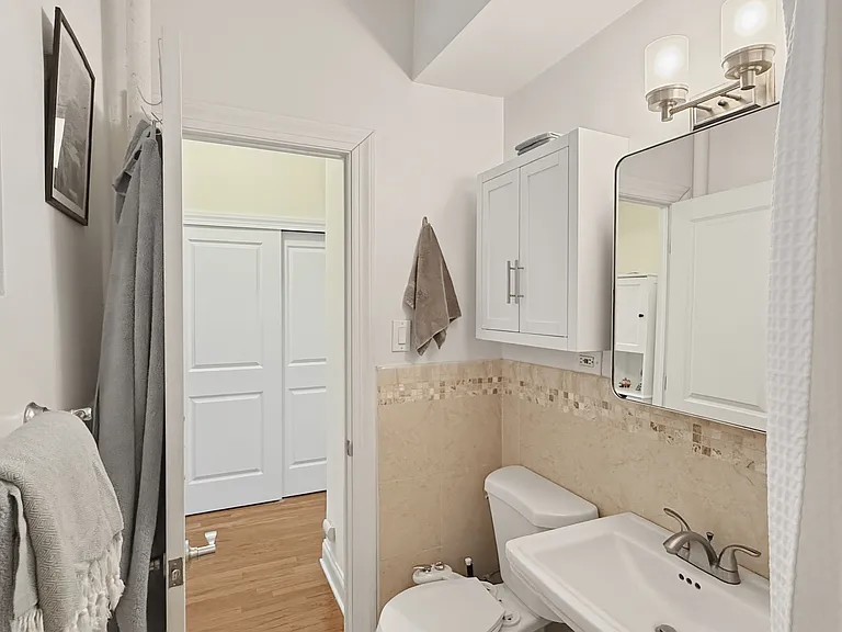 4489 Broadway #2D — Photo 10