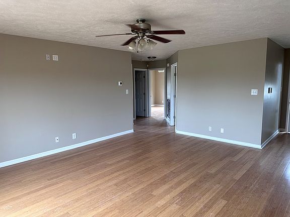 2nd image of 723 Shetland Dr