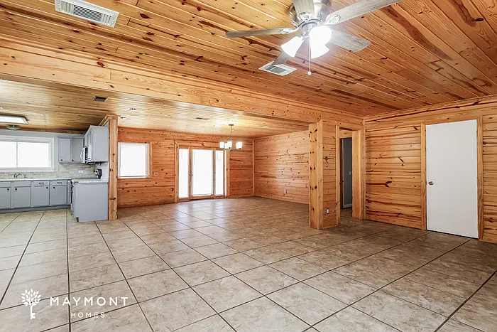 3 bed, 2.0 bath, 1870 sqft, $1,895 — Photo 3