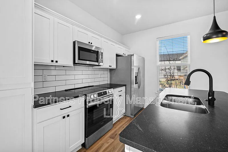 2 bed, 2.5 bath, 1263 sqft, $1,575 — Photo 4