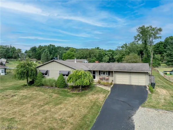 2431 Pleasant Valley Rd NE, New Philadelphia, OH 44663