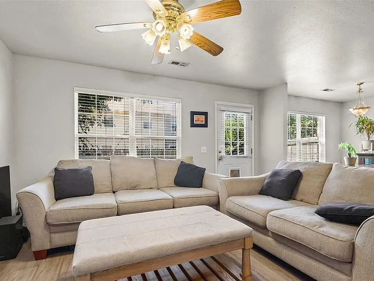 907 W Peachtree Dr — Photo 4