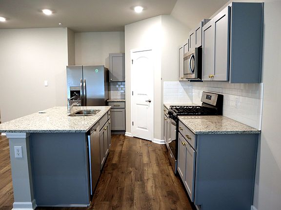 3rd image of 109 Lake Ridge Dr