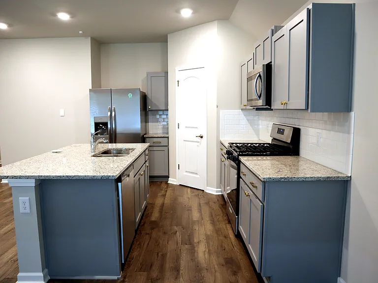 109 Lake Ridge Dr — Photo 3