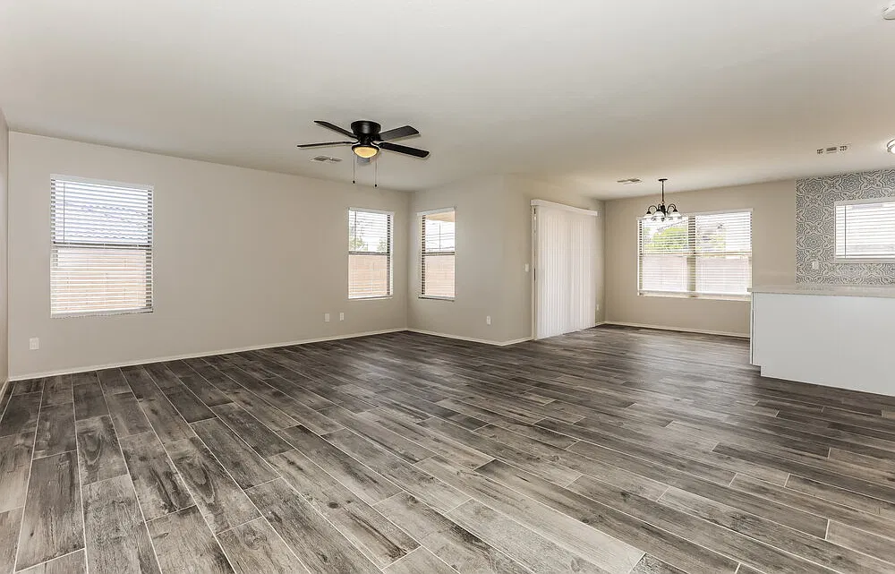 3 bed, 2.0 bath, 1421 sqft, $2,285 — Photo 3