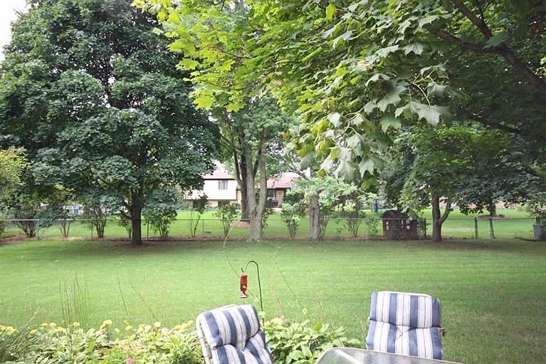 2nd image of 985 Colony Ct