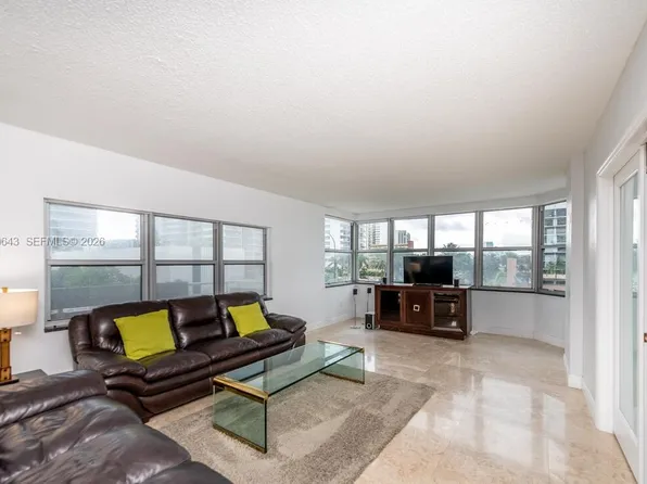 1985 S Ocean Dr APT 2Q, Hallandale, FL 33009