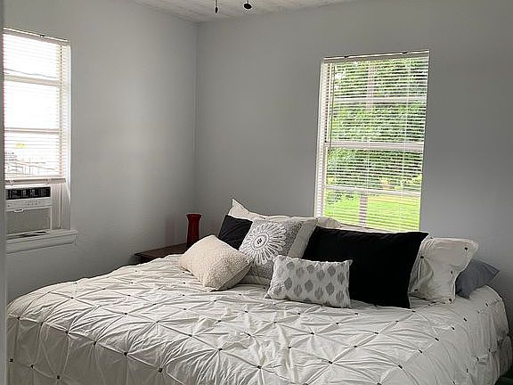 4th image of 7511 Shoreline Dr