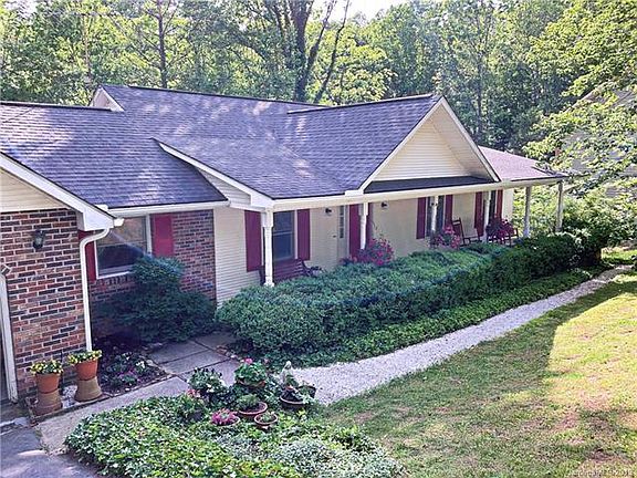 3rd image of 48 E Park Dr
