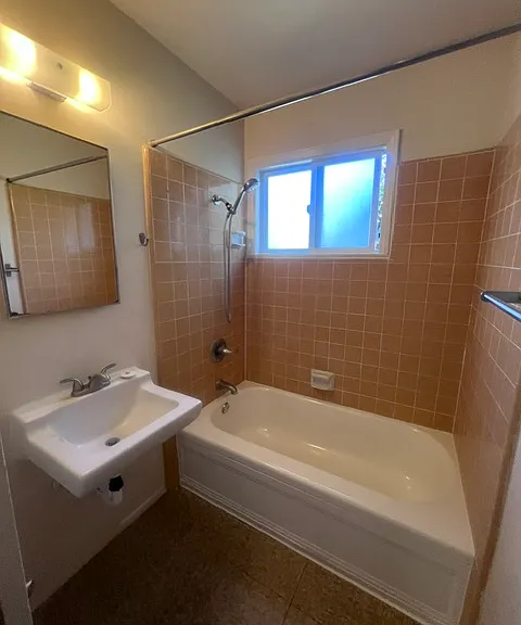 668 Center St #B — Photo 6