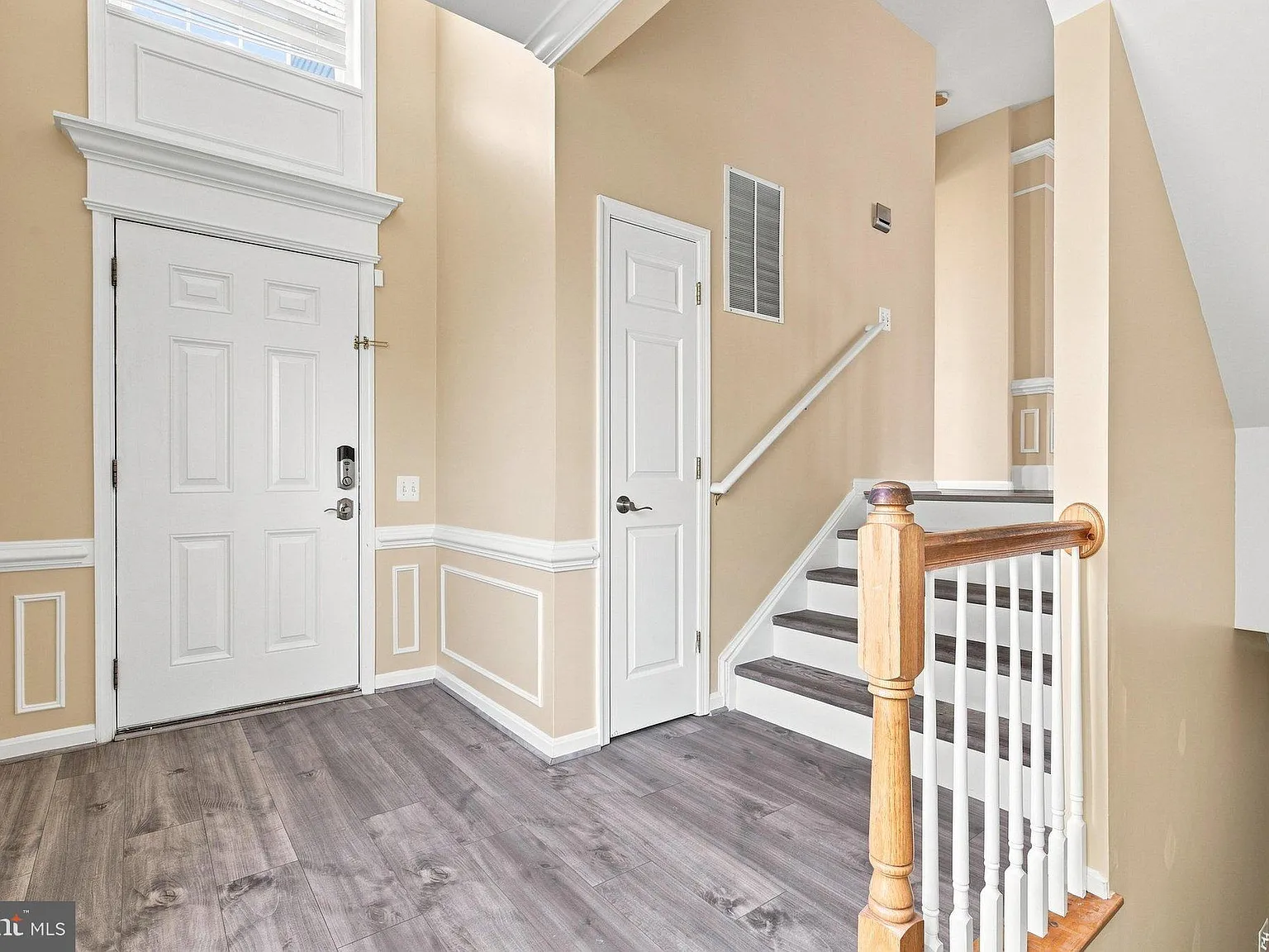3 bed, 4.0 bath, 2907 sqft, $3,200 — Photo 3