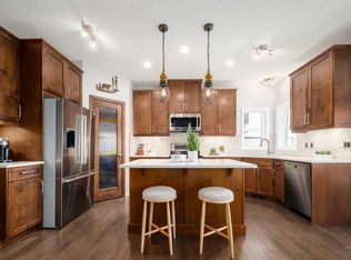 133 S Cougar Ridge Close SW, Calgary, AB T3H 0V4