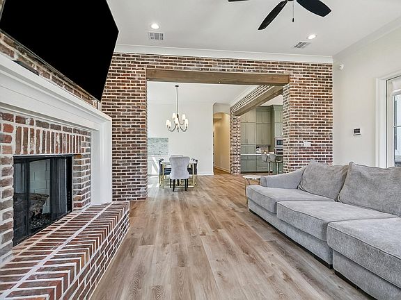 4th image of 7626 McMahon Dr