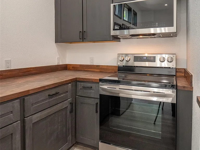 351 E Washington Ave — Photo 6