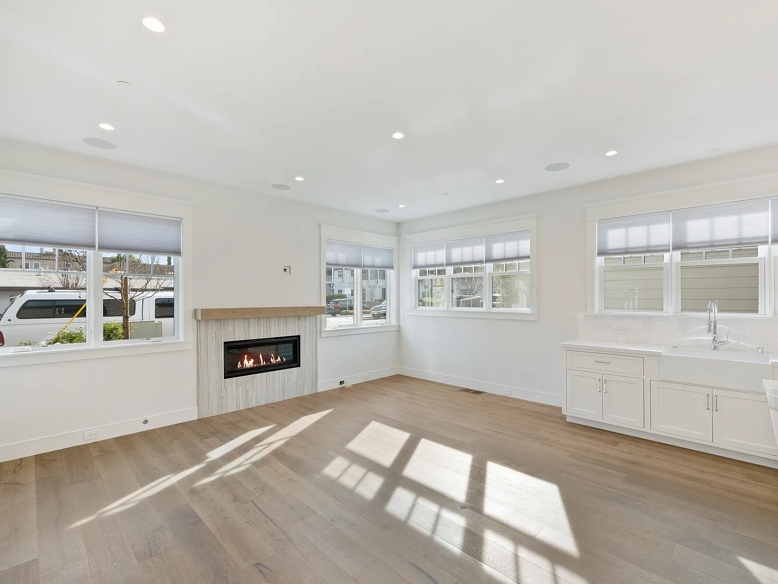 4 bed, 2.5 bath, 1989 sqft, $7,250 — Photo 3