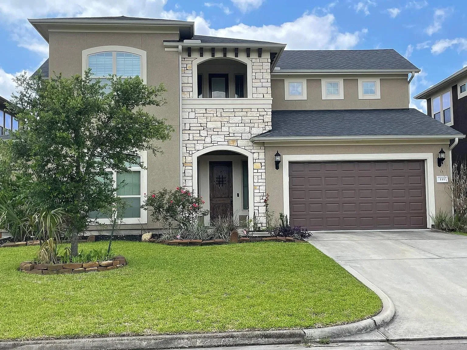 4 bed, 3.5 bath, 3027 sqft, $3,500 — Photo 1
