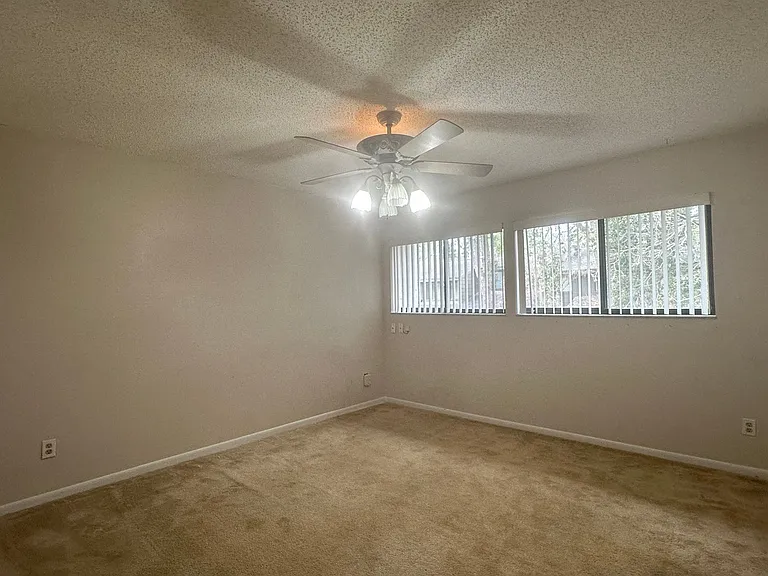 1532 N Carolwood Blvd — Photo 30