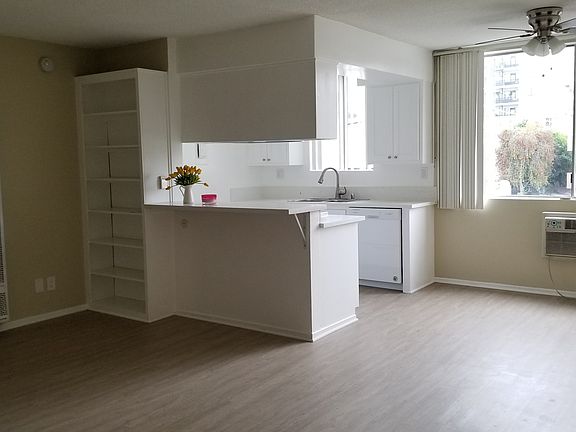 3rd image of 458 S Harvard Blvd #107