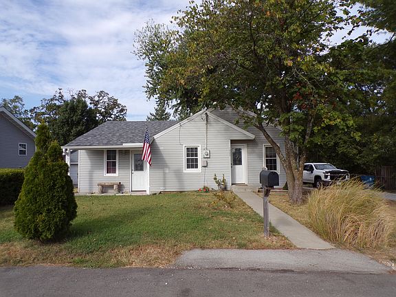 2nd image of 1005 S 3rd Street
