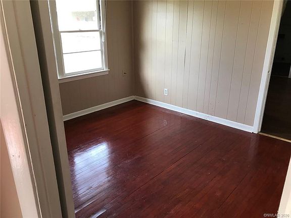 3rd image of 1129 Margaret St
