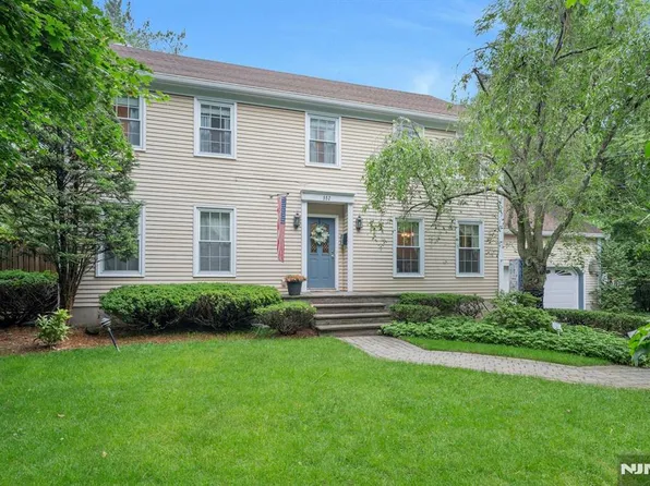 552 Godwin Ave, Midland Park, NJ 07432