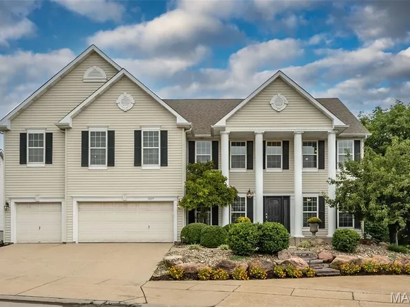 1517 Indian Hill Ln, Ballwin, MO 63021