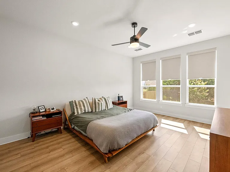 360 Crescent Moon Ct — Photo 11