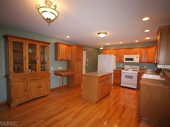 5th image of 8338 Leelanau St