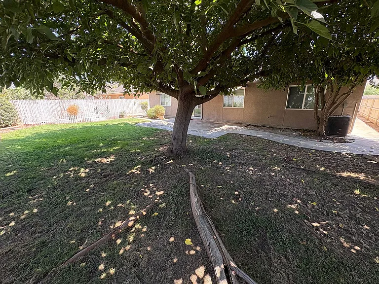 4704 W Rialto Ave — Photo 35