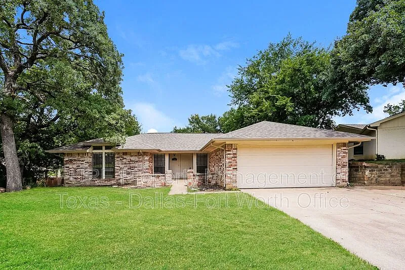 3 bed, 2.0 bath, 1831 sqft, $2,250 — Photo 1
