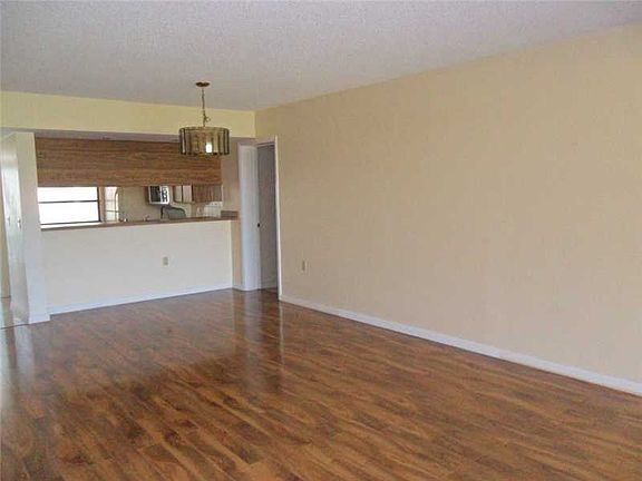 4th image of 1703 Whitehall Dr APT 106