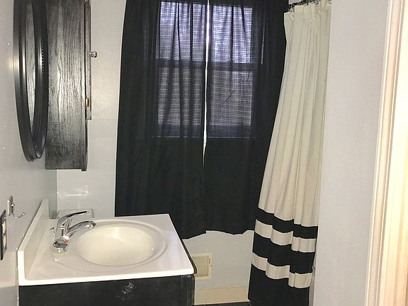 3rd image of 137 Owl Creek Ct
