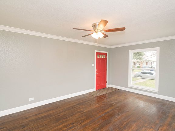 2nd image of 327 W Wildwood