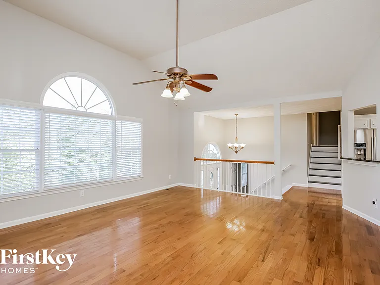 210 Calusa Lake Ct — Photo 4