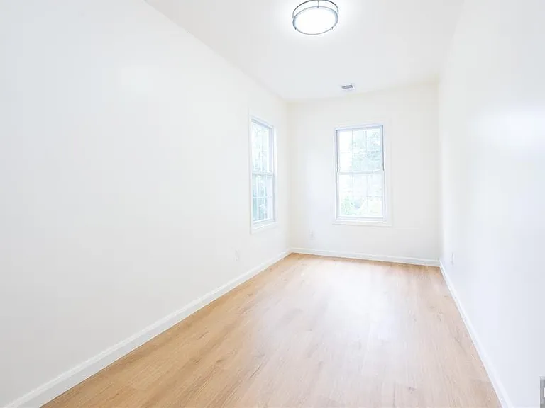 231 Waverly Pl — Photo 4