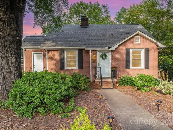 206 E Stewart Ave, Mooresville, NC 28115