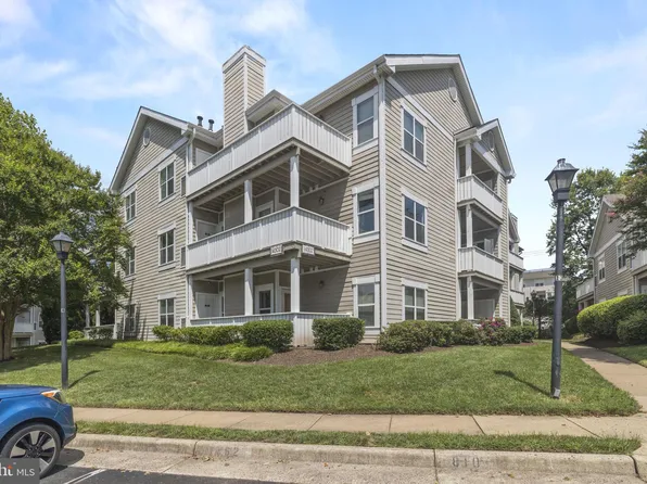 14302 Rosy Ln APT 22, Centreville, VA 20121