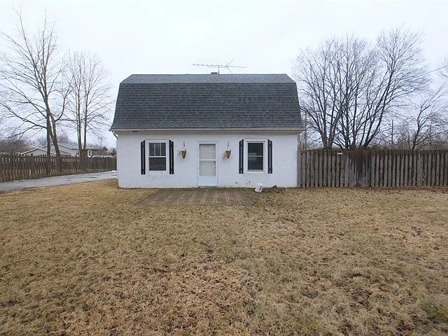 38080 N North Ave photo 1