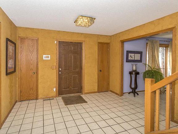 2nd image of 363 Demont Ave E
