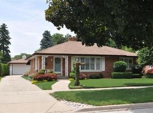 1942 Buckingham Ave, Westchester, IL 60154