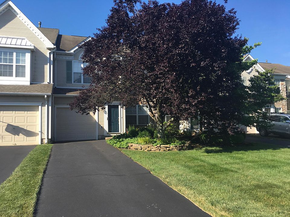 1st image of 202 Mulberry Pl