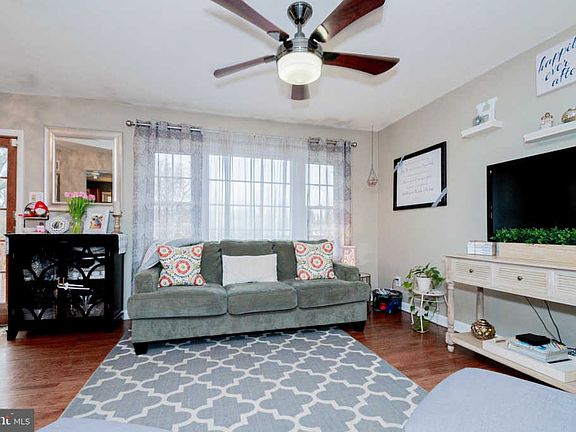 5th image of 2 Penfield Dr