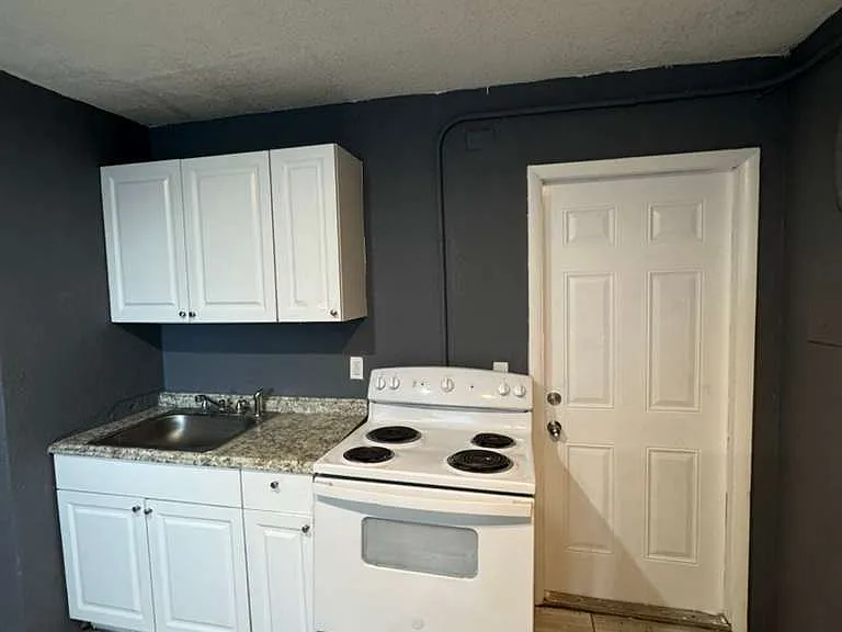 529 Lucy St — Photo 4