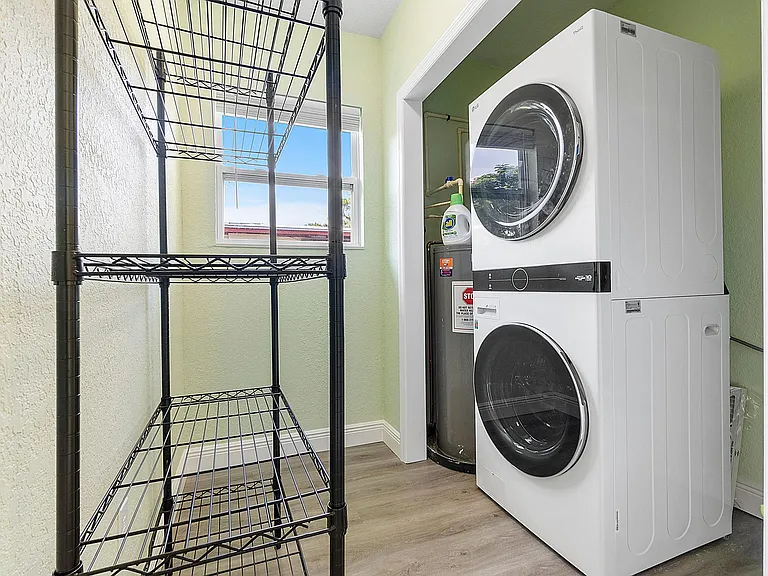 320 Le Jeune Dr — Photo 17