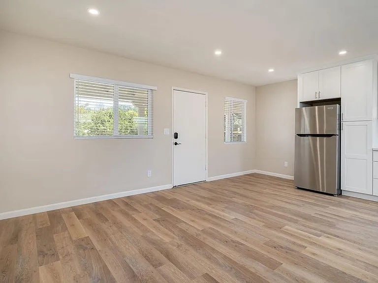 5480 Capistrano Ave #8 — Photo 7