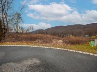 5 Sutton Ct, Hamburg, NJ 07419