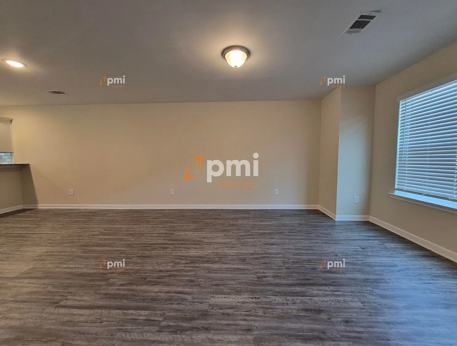 3 bed, 2.5 bath, 1558 sqft, $1,825 — Photo 4