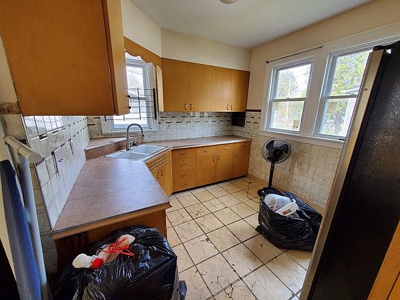 3rd image of 13822 S Atlantic Ave